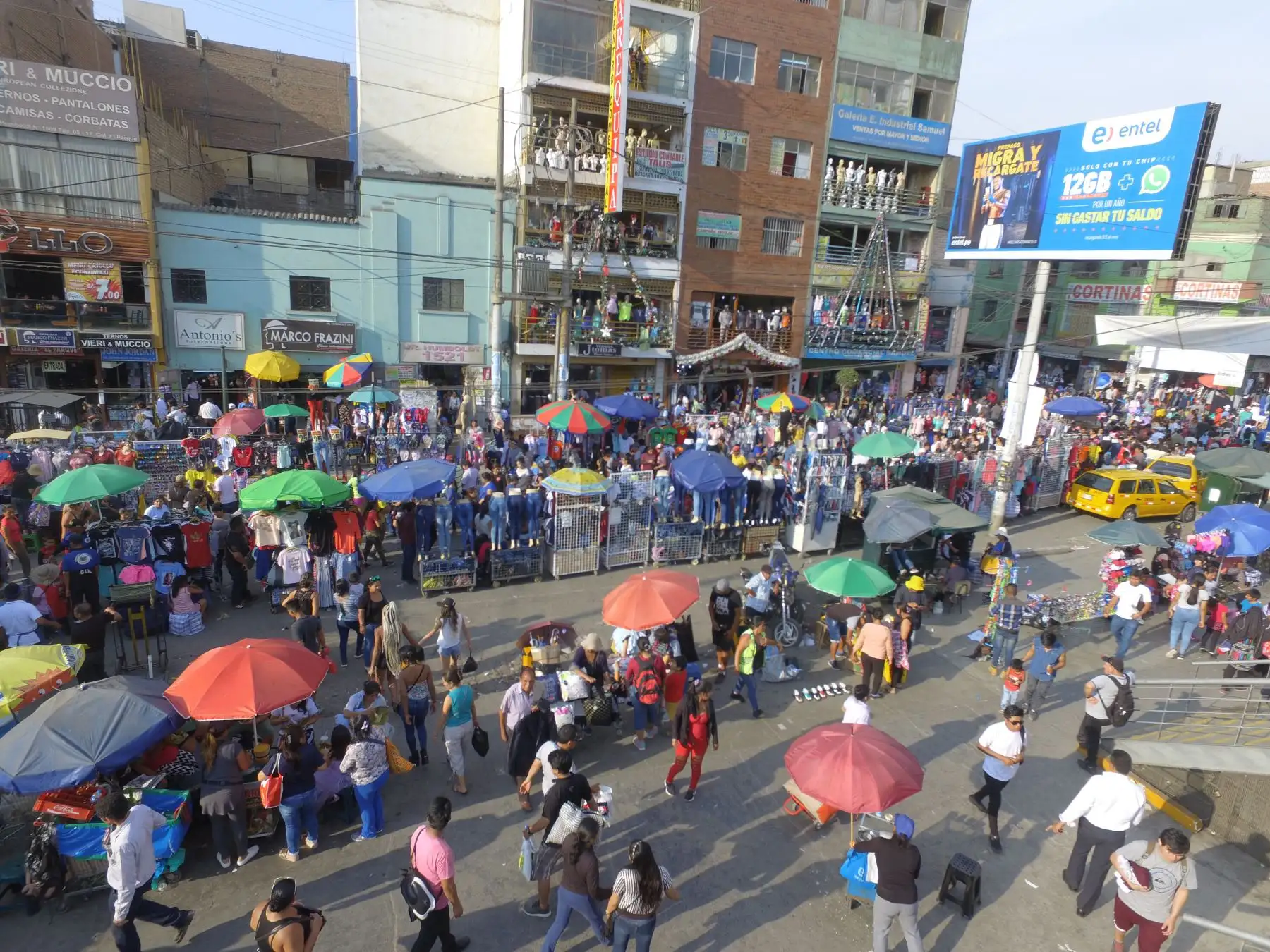 LIMA-PERÚ-DICIEMBRE 22. Fotos panorámicas del emporio comercial de gamarra.Foto: ANDINA/Jhony Laurente