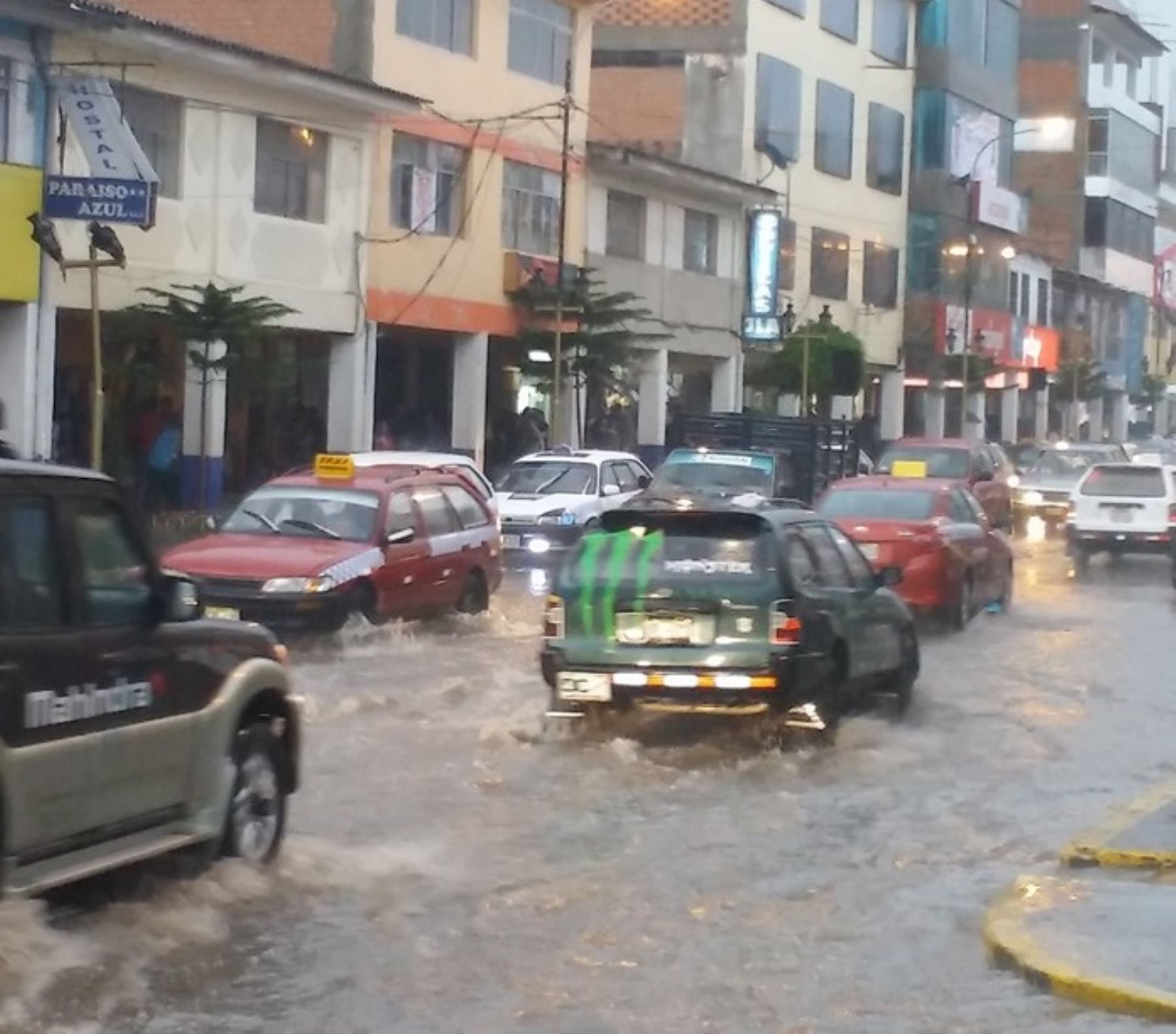 El distrito de Cajamarca, ubicado en la provincia y región del mismo nombre, soportó en las últimas 24 horas un día “extremadamente lluvioso” y el mayor acumulado en todo el país con un valor de 51.8 milímetros de agua, según la estación Granja Porcón del Senamhi, informó dicha institución al COEN Defensa.