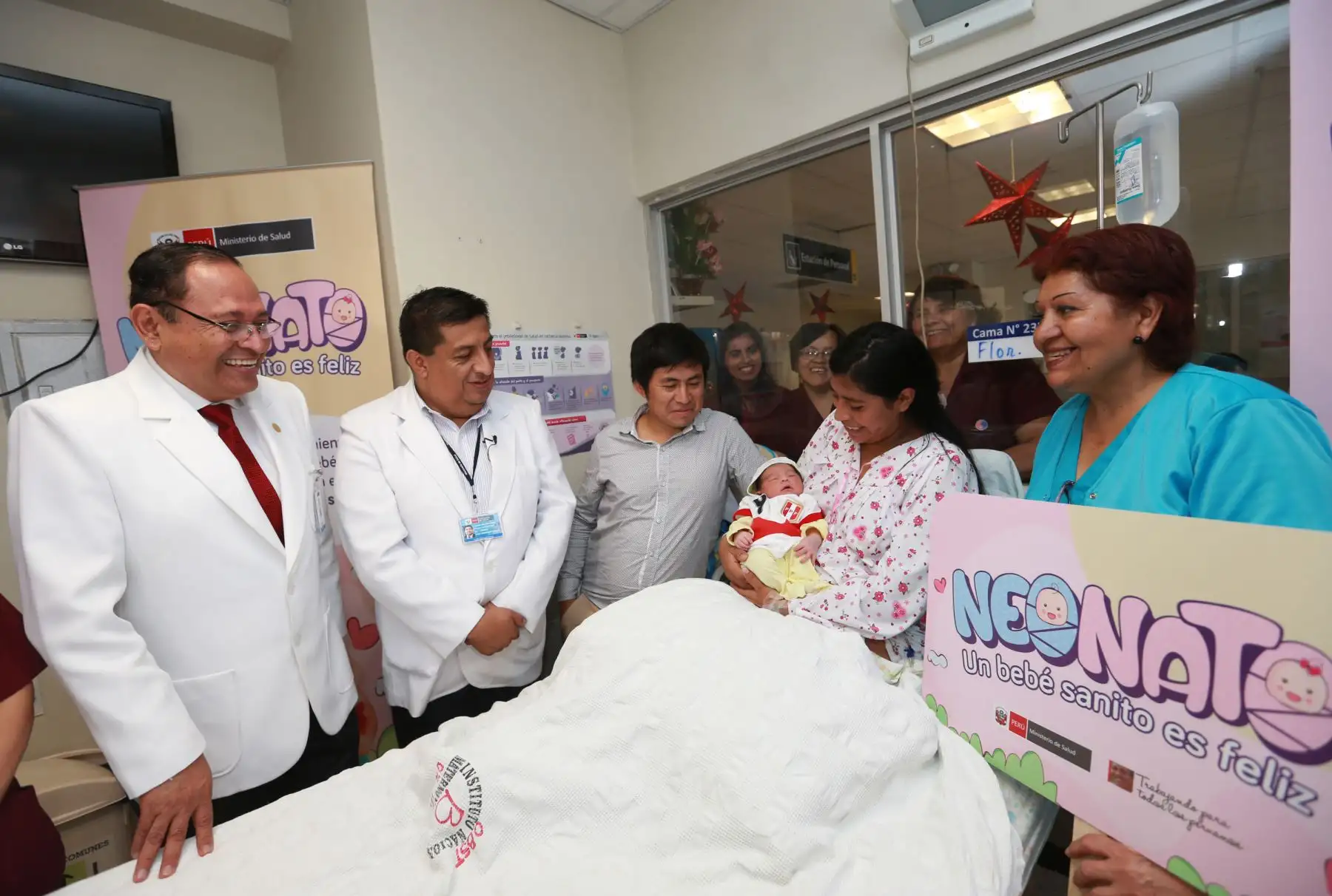 LIMA,PERÚ-DICIEMBRE 25.  Primer niño  varón  Leonardo Manuel nació en la Maternidad de Lima.Foto: ANDINA/Norman Córdova