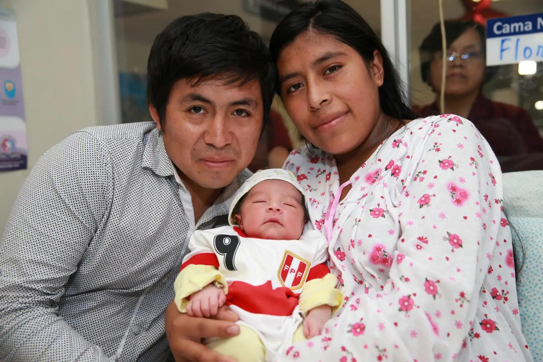 LIMA,PERÚ-DICIEMBRE 25.  Primer niño  varón  Leonardo Manuel nació en la Maternidad de Lima.Foto: ANDINA/Norman Córdova