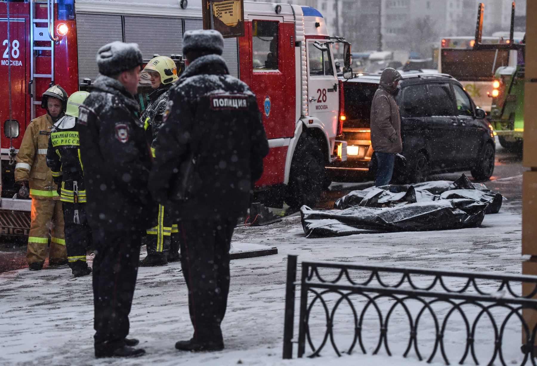 Autobús se estrella contra un paso subterráneo en Moscú