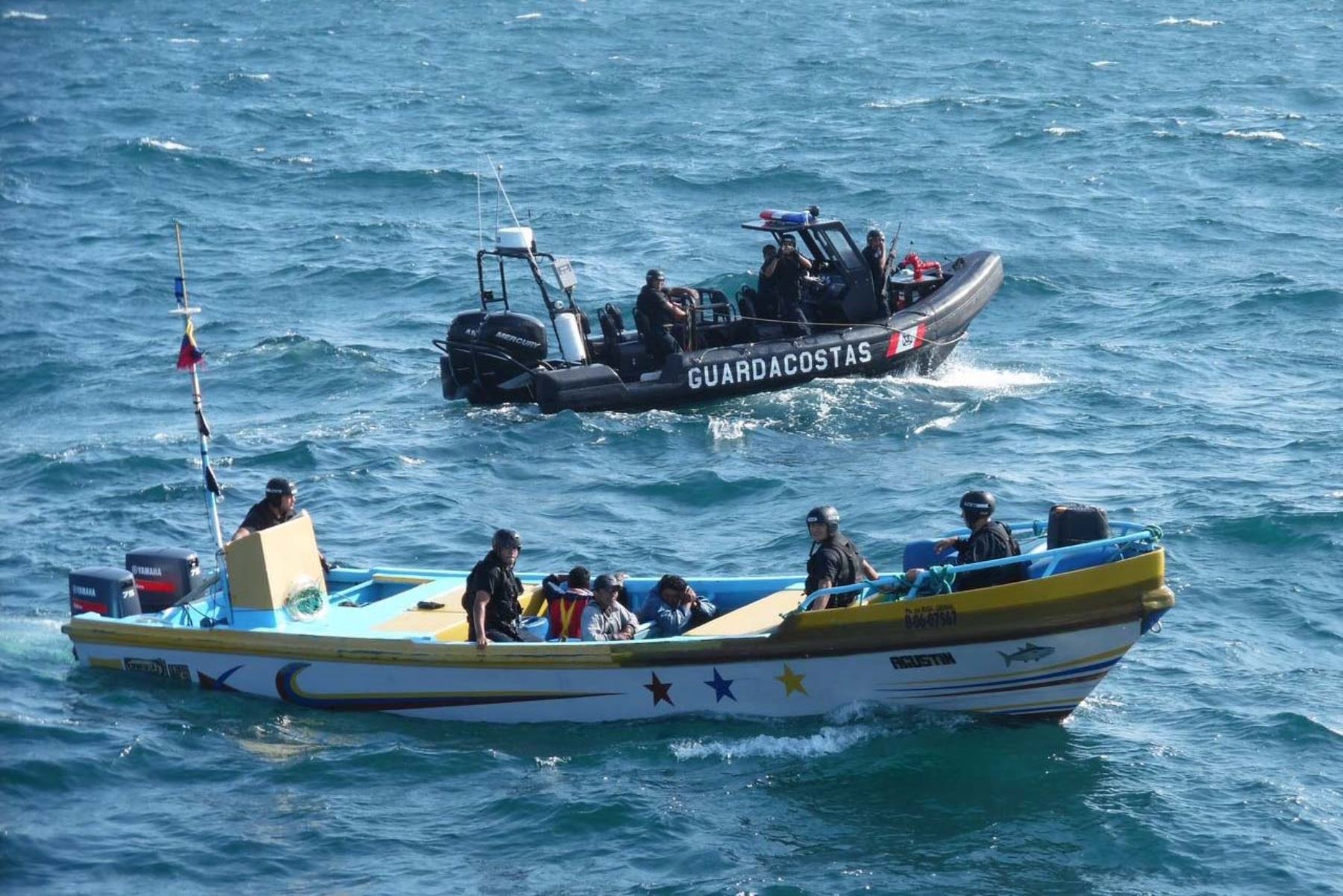 Guardacostas intervienen a embarcaciones pesqueras ecuatorianas. INTERNET/Medios