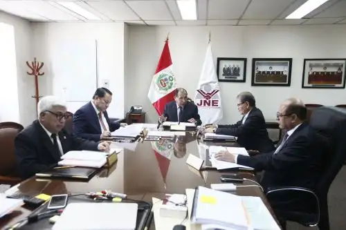 JNE solicita al Ejecutivo convocar a elecciones regionales y municipales.