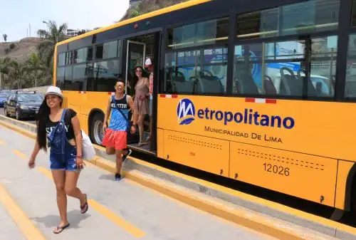 Alimentador del Metropolitano llevará a veraneantes a las playas de Chorrillos y Barranco. Foto: ANDINA/archivo.