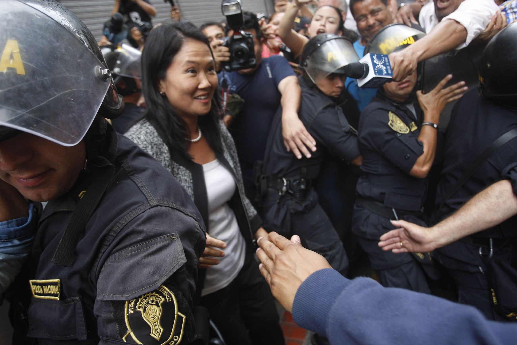 A la lideresa de Fuerza Popular, Keiko Fujimori, se le atribuye el presunto delito de lavado de activos. Es investigada por los aportes a su campaña de 2011 y 2016.