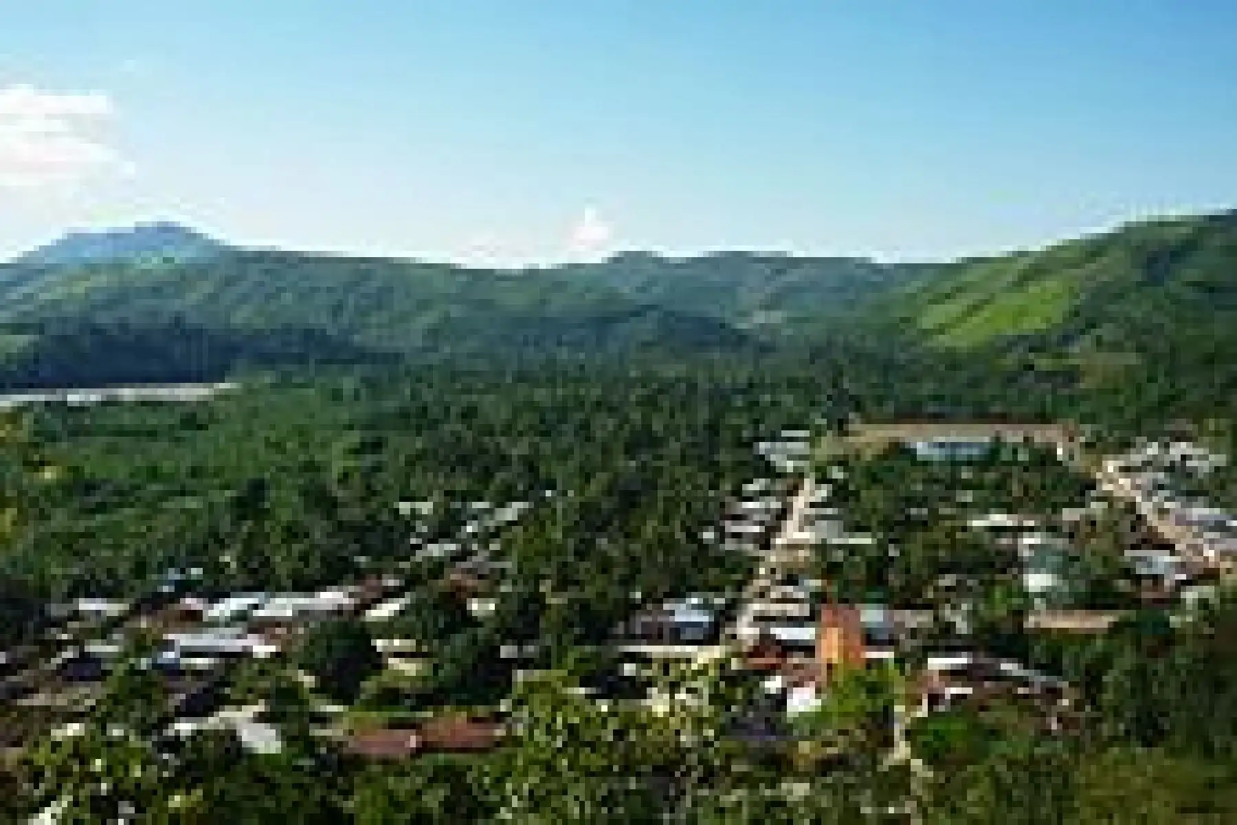 Asimismo, las localidades de Tingo de Ponasa, de la provincia de Picota (San Martín) y Papayal (Tumbes), se convirtieron en los segundos distritos con la más alta temperatura, con  35.2 grados Celsius cada uno.