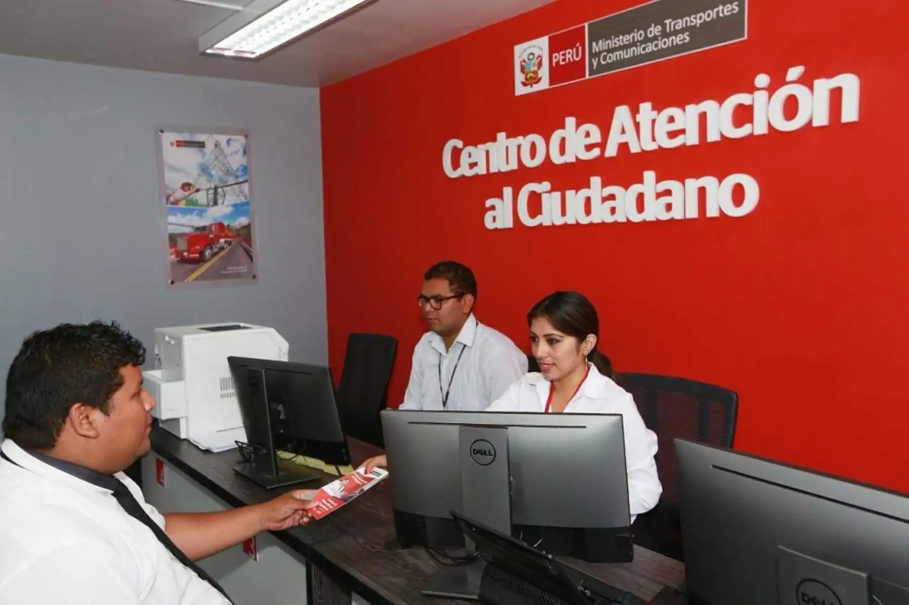 El Ministerio de Transportes y Comunicaciones (MTC) atiende desde hoy en 11 regiones del país, a través de los modernos Centro de Atención al Ciudadano (CAC), implementados con la finalidad de establecer una relación más directa con los usuarios y facilitarles el acceso a los servicios que ofrece el sector en forma oportuna.
