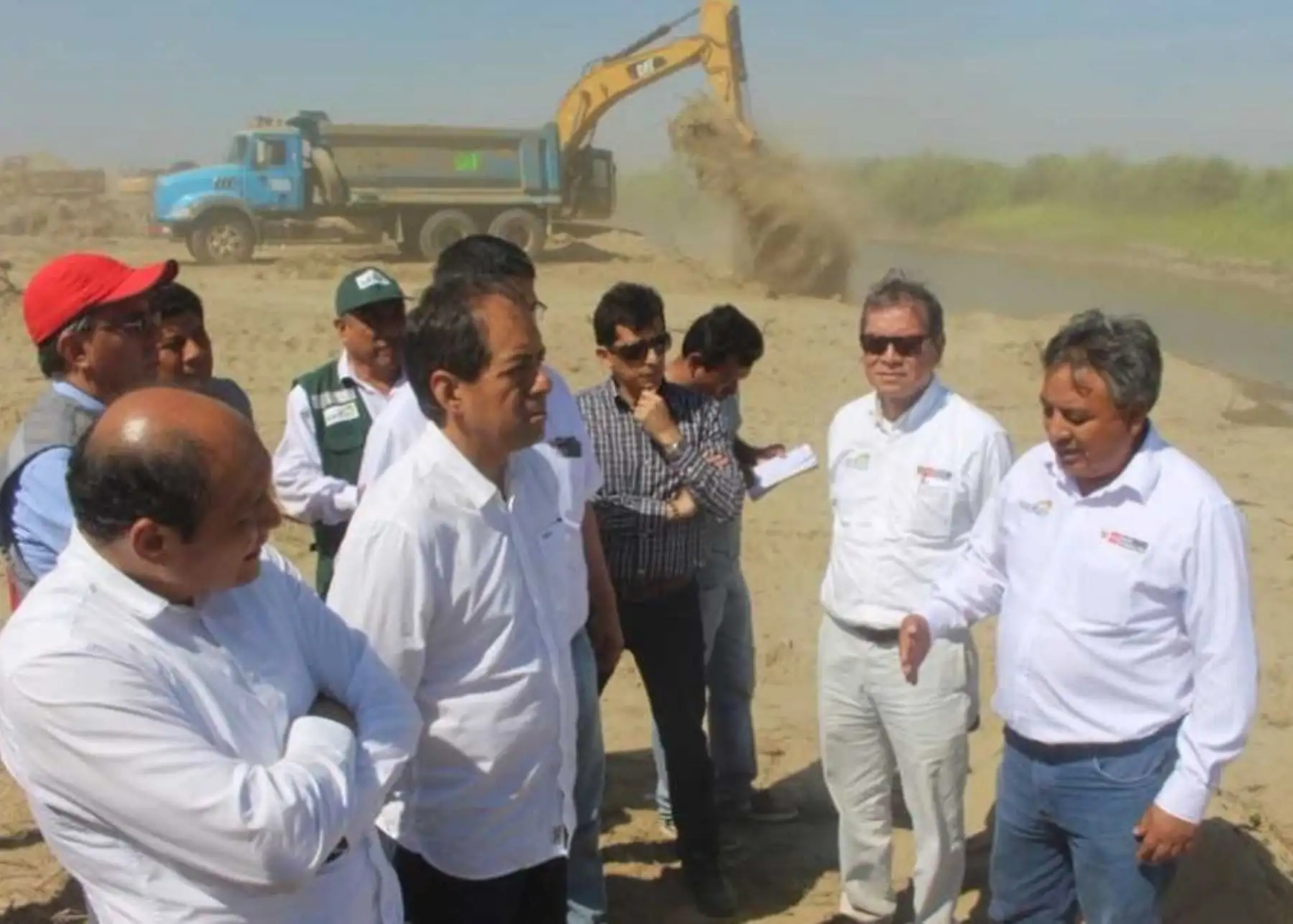 Tras llevar a cabo un trabajo en conjunto con los distintos ministerios, gobiernos regionales y locales, la Autoridad para la Reconstrucción con Cambios (ARCC) ha elaborado la programación de obras a ejecutar en el 2018, priorizando 2,400 intervenciones que comprometen 7,078 millones de soles en las principales regiones afectadas por El Niño Costero.