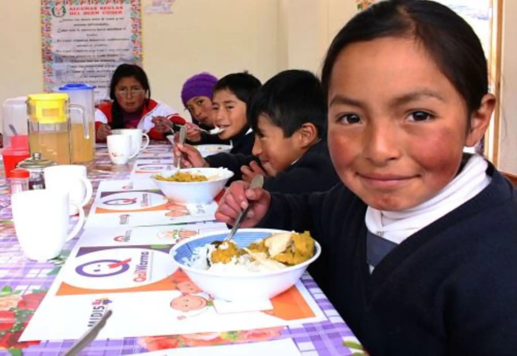 El gran interés que despertó entre los empresarios el Proceso de Compra 2018 del Programa Nacional de Alimentación Escolar Qali Warma permitió adjudicar proveedores para atender a un 71.7 % de instituciones educativas públicas del país, informaron voceros de dicho programa social del Midis. ANDINA/Difusión