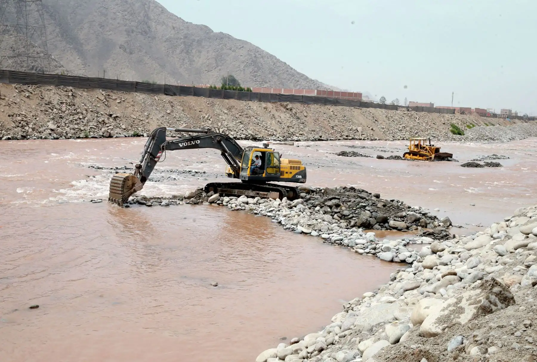 En el marco del proceso de Reconstrucción Con Cambios, el Gobierno ejecuta 20 obras en la región Piura cuya inversión bordea los 370 millones de soles, destinadas a mejorar la infraestructura que sufrió los embates de El Niño Costero. ANDINA/Vidal Tarqui