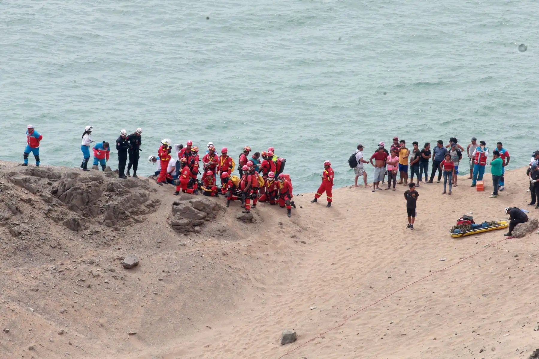LIMA,PERÚ-ENERO 02. Ómnibus cae a precipicio en Pasamayo y deja al menos 26 muertos. Foto: ANDINA/Vidal Tarqui
