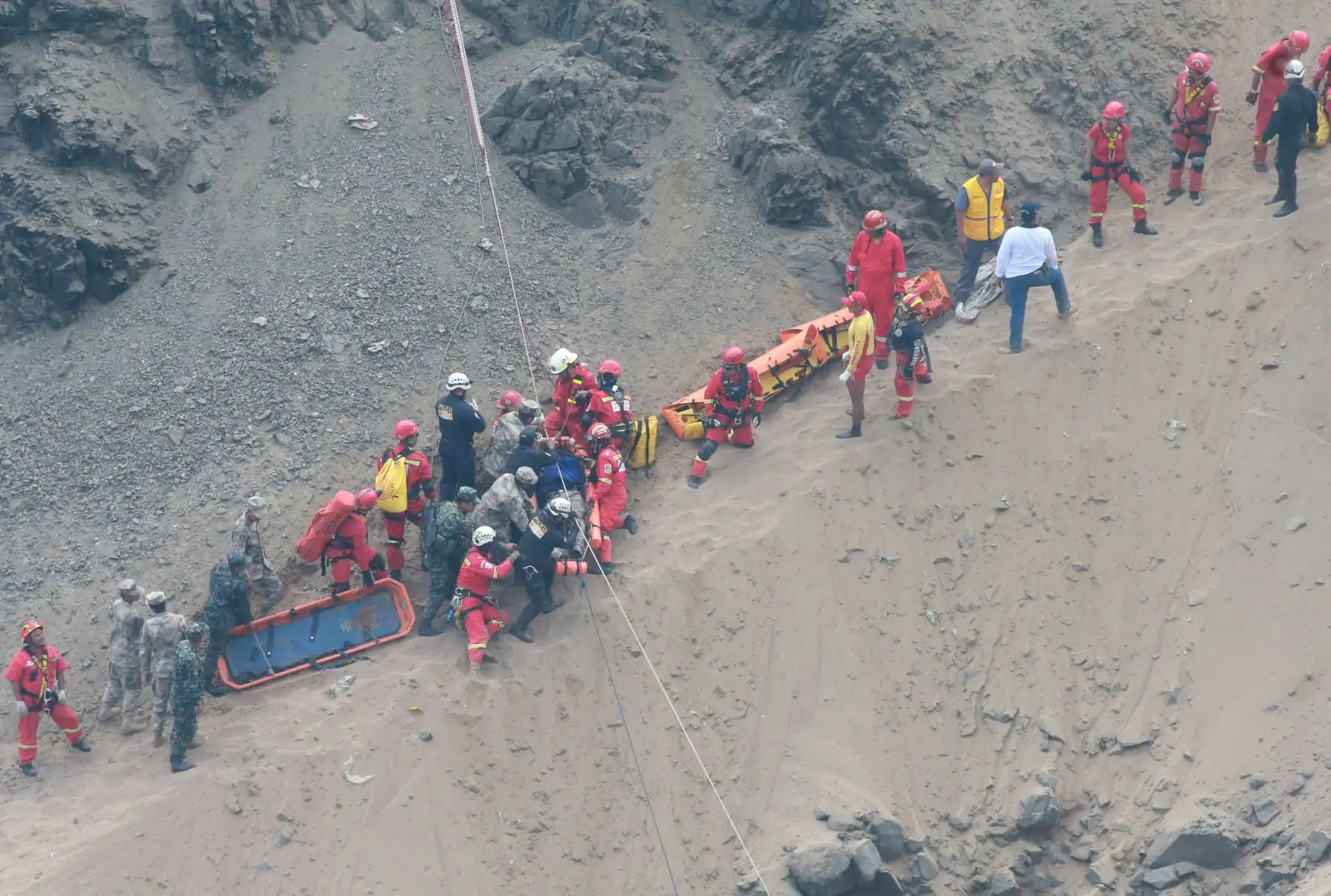 LIMA,PERÚ-ENERO 02. Ómnibus cae a precipicio en Pasamayo y deja al menos 26 muertos. Foto: ANDINA/Vidal Tarqui