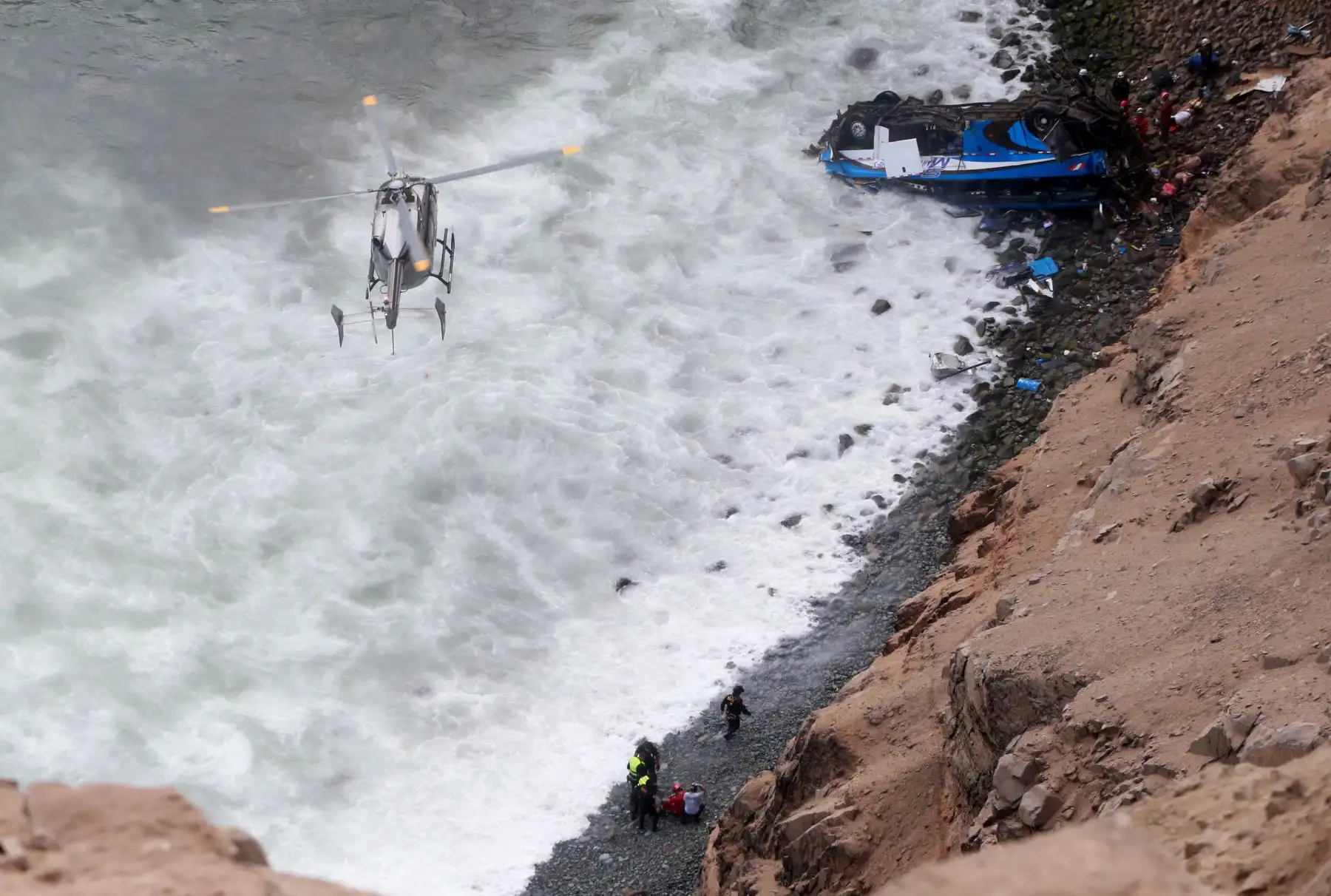 LIMA,PERÚ-ENERO 02. Ómnibus cae a precipicio en Pasamayo y deja al menos 26 muertos. Foto: ANDINA/Vidal Tarqui