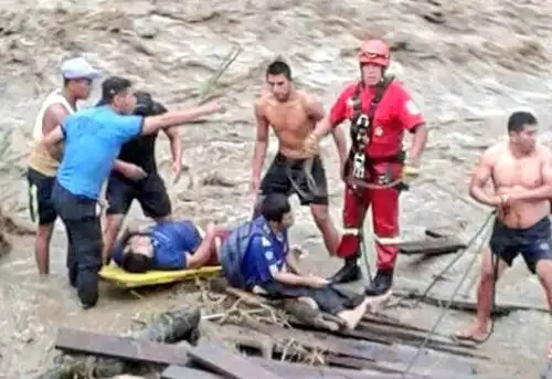 Caída de puente dejó 16 desaparecidos en el Vraem.