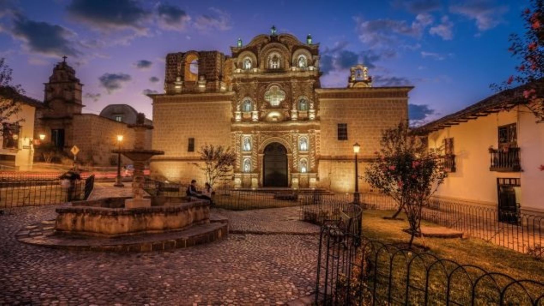 La ciudad de Cajamarca fue elegida como uno de los mejores 18 destinos del planeta para visitar este año por la cadena de noticias CNN de los Estados Unidos, que destaca su cultura expresada en la belleza arquitectónica de las edificaciones incaicas e iglesias católicas de estilo barroco, así como sus espectaculares paisajes andinos.