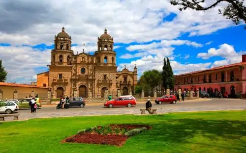 La ciudad de Cajamarca no solo es por estos días un poderoso motivo para visitar y disfrutar de sus exultantes carnavales que la convierten en la capital de esta festividad en el Perú, sino también una excelente oportunidad para conocer o volver a apreciar sus singulares atractivos turísticos.Foto:  ANDINA/Difusión.