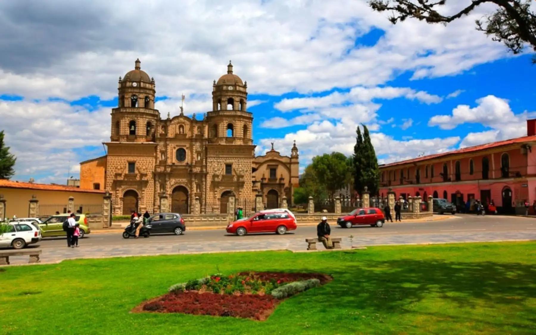 La ciudad de Cajamarca fue elegida como uno de los mejores 18 destinos del planeta para visitar este año por la cadena de noticias CNN de los Estados Unidos, que destaca su cultura expresada en la belleza arquitectónica de las edificaciones incaicas e iglesias católicas de estilo barroco, así como sus espectaculares paisajes andinos.