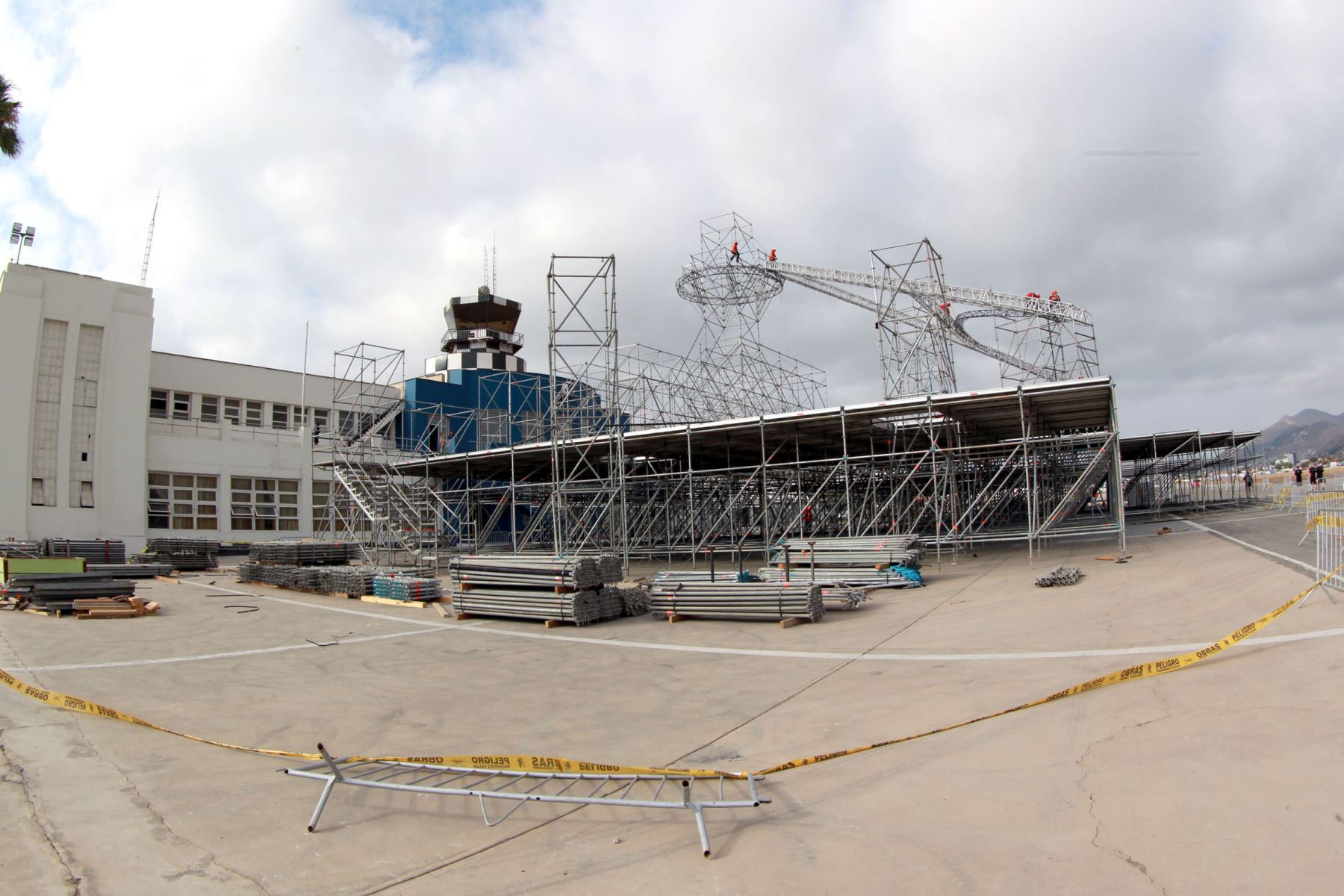 Aseguran que equipos de sonido, video e iluminación funcionarán sin problemas en base aérea de Las Palmas. ANDINA/Dante Zegarra