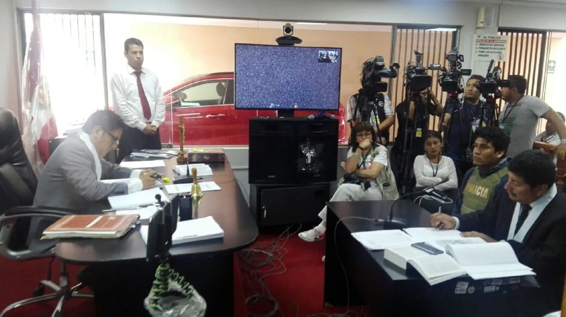 El Tercer Juzgado de Investigación Preparatoria de Huaral evalúa el pedido de prisión preventiva presentado por el Ministerio Público contra Christian Quillahuamán Cusihuamán, chofer del camión remolcador que habría provocado el accidente de tránsito en el serpentín de Pasamayo, que dejó un saldo fatal de 52 fallecidos.