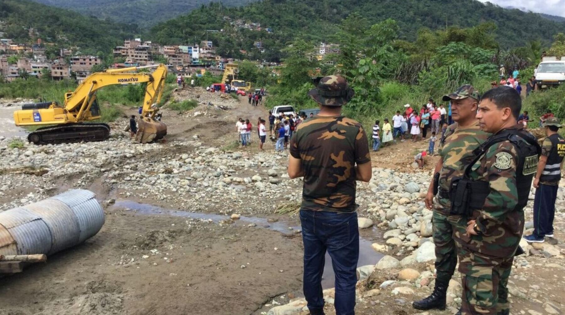 La Policía Nacional del Perú (PNP) instaló un servicio de vigilancia cerca del puente peatonal que colapsó el martes pasado debido al incremento del caudal del río Kimbiri, con el fin de evitar que las personas circulen cerca de la zona y pongan en riesgo su integridad física.