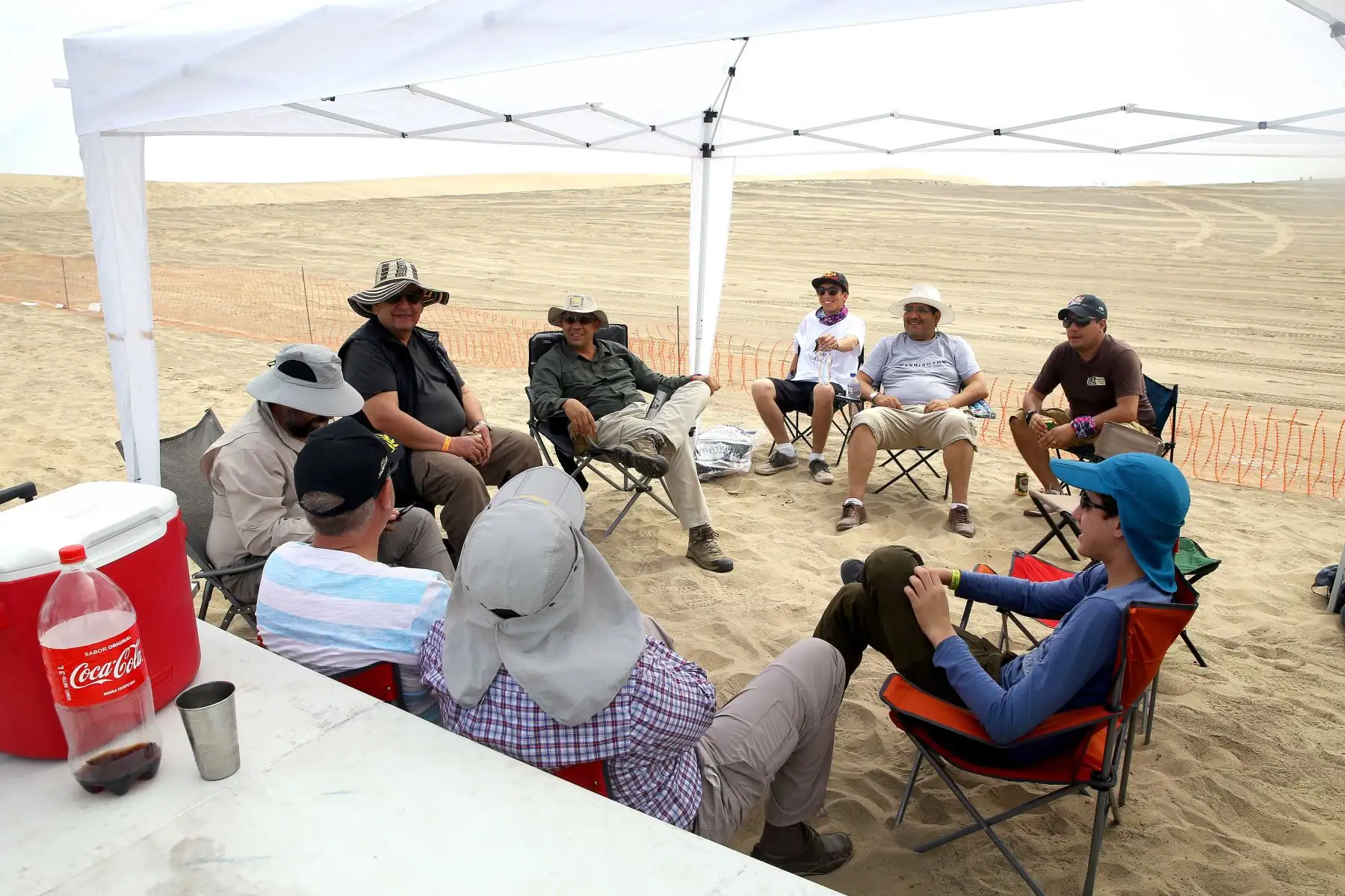 LIMA- PERÚ- 06 ENERO. Visitantes nacionales y extranjeros se preparan para recibir a los competidores del Dakar 2018 en la ciudad de Pisco. Foto: ANDINA/Luis Iparraguirre