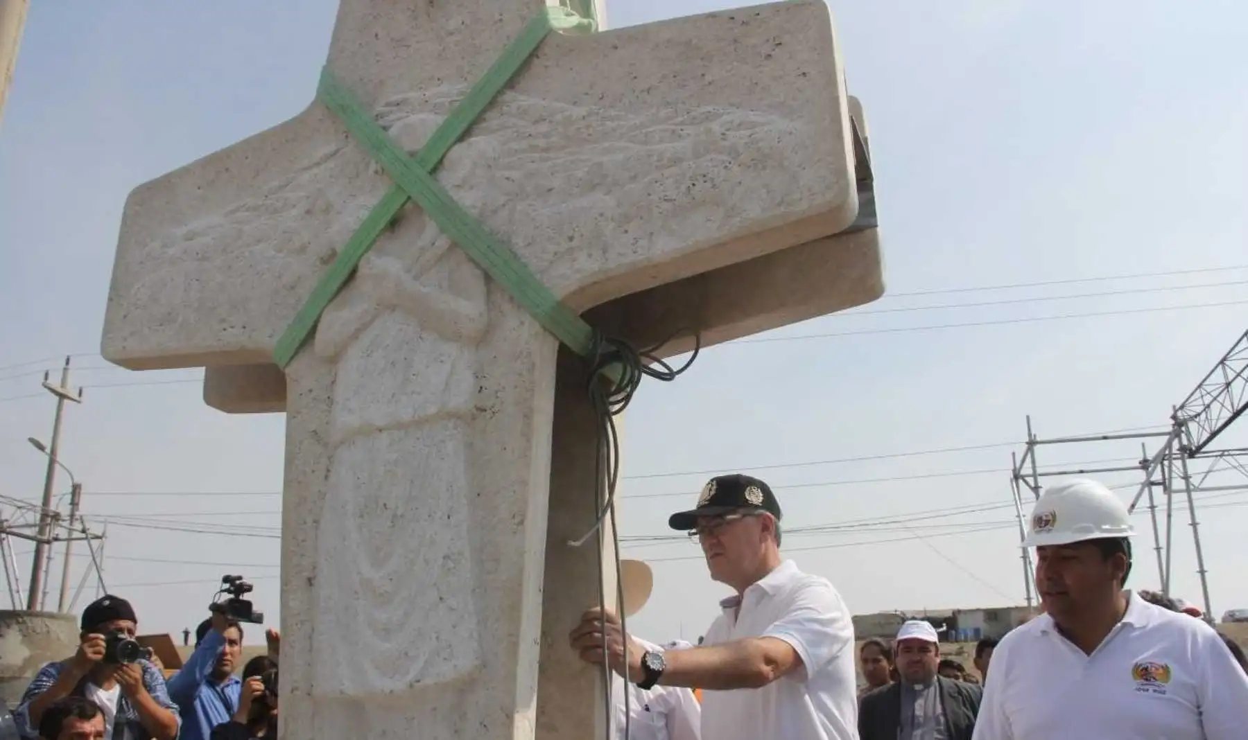 Las obras de infraestructura que se ejecutan para la visita pastoral del Papa Francisco en los distritos de Huanchaco y Víctor Larco, ubicados en la provincia de Trujillo, región La Libertad, se encuentran en un 80% de avance, constató el ministro de Trabajo y Promoción del Empleo, Alfonso Grados, durante una visita a estas zonas.