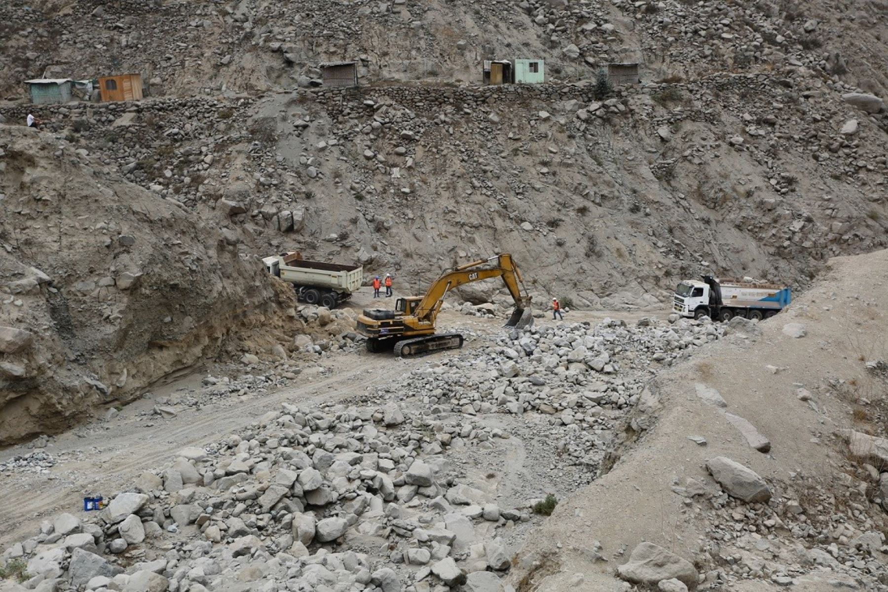 Minagri acelera descolmatación de seis quebradas en el distrito de Chosica