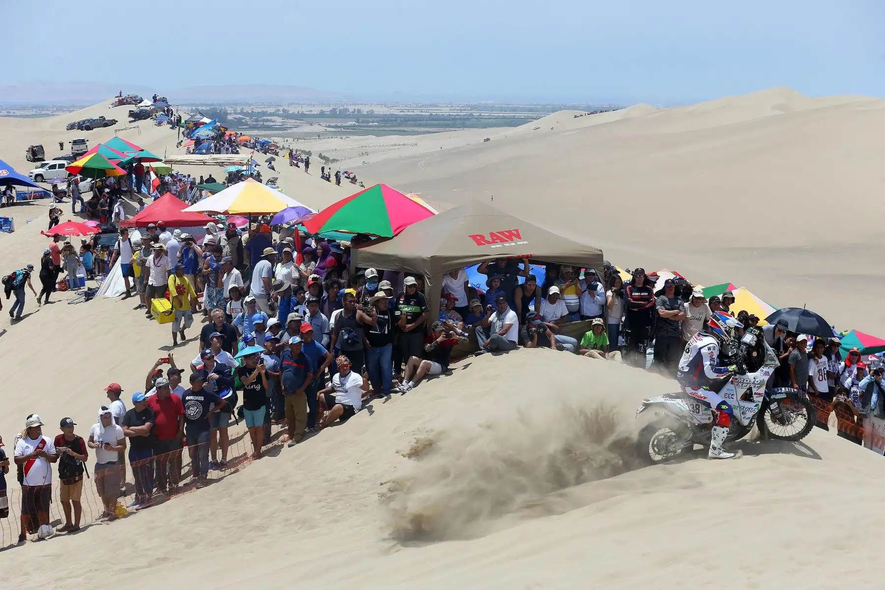 LIMA- PERÚ- 06 ENERO. Corredores del Dakar 2018 llegan a la ciudad de Pisco. Foto: ANDINA/Luis Iparraguirre