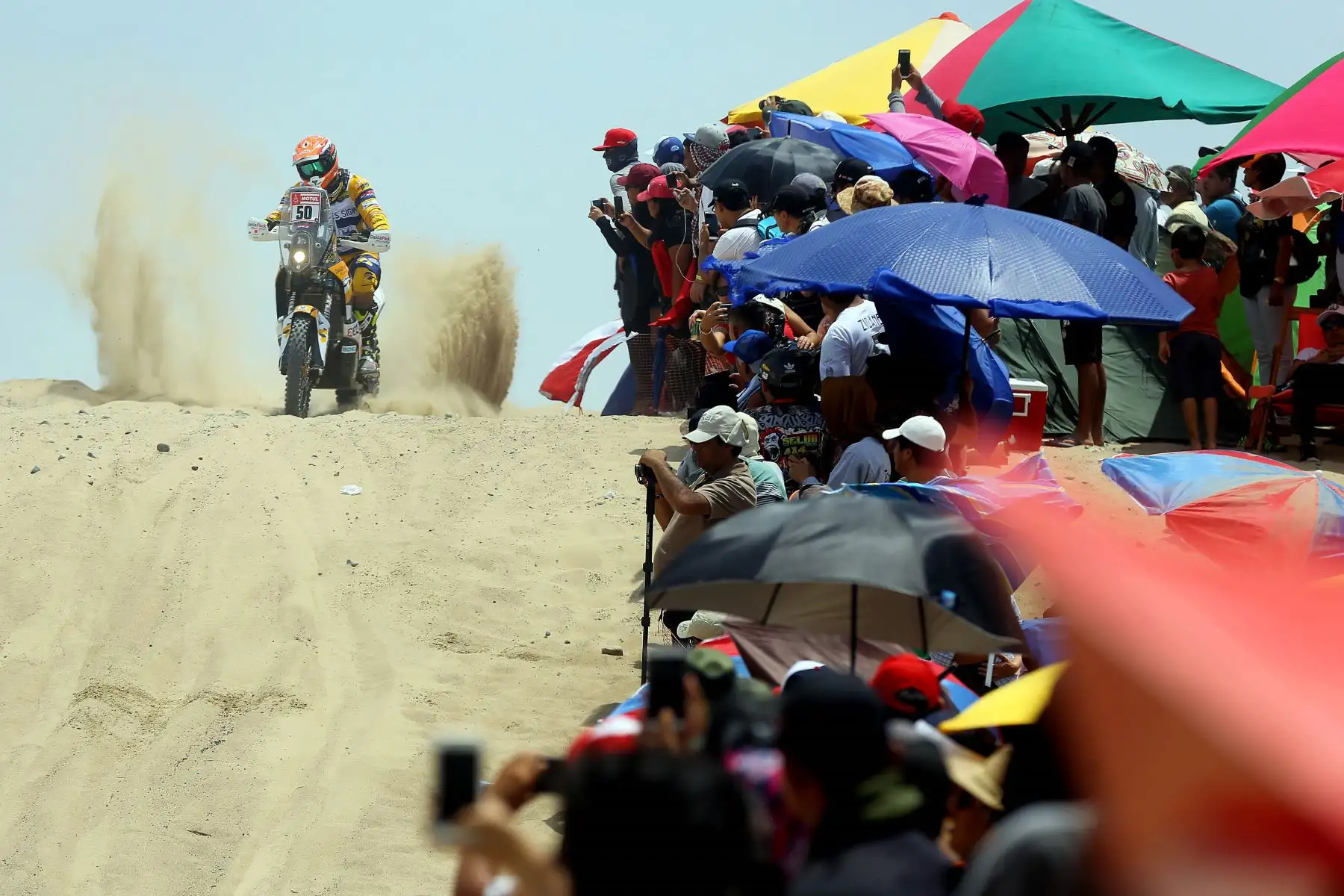 LIMA- PERÚ- 06 ENERO. Corredores del Dakar 2018 llegan a la ciudad de Pisco. Foto: ANDINA/Luis Iparraguirre