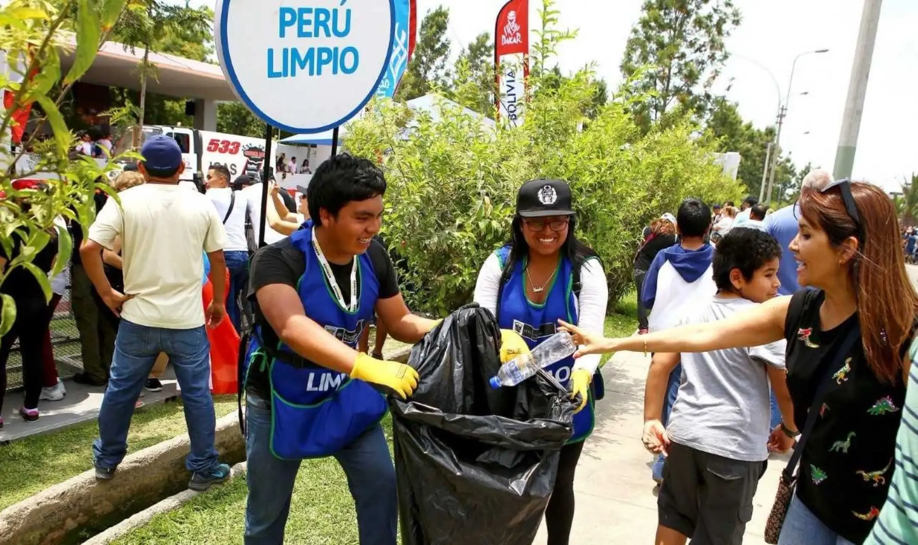 Se inició el Rally Dakar Perú 2018, y para cuidar el ambiente y preservar las áreas naturales protegidas, el Ministerio del Ambiente (Minam) desarrolla diversas acciones a través de sus ejes estratégicos Perú Limpio y Perú Natural en las zonas de espectadores de la ruta de la competencia, ubicadas en las ciudades de Ica, Pisco, Paracas, Marcona, Nasca y Caravelí.