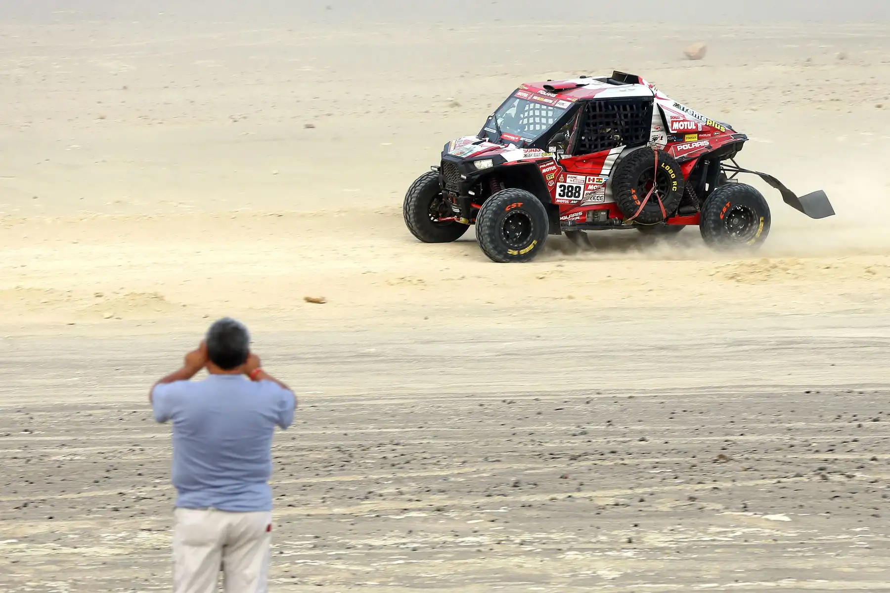 PISCO- PERÚ- 07 ENERO. Corredores dan inicio a la segunda etapa del Dakar 2018, en la ciudad de Pisco. Foto: ANDINA/Luis Iparraguirre