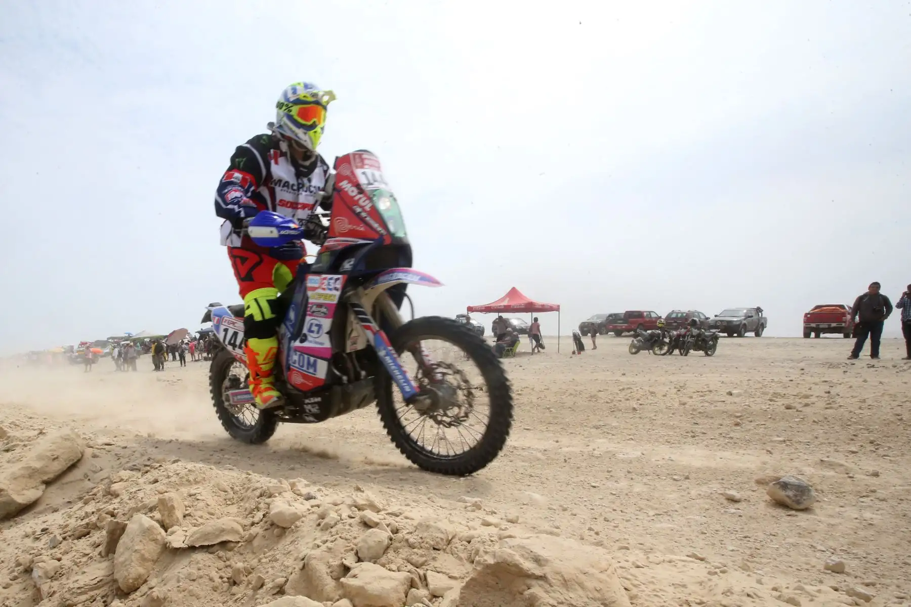 PISCO-PERÚ-07-ENERO. Corredores dan inicio a la segunda etapa del Dakar 2018, en Pozo Santo-Pisco. Foto: ANDINA/ Jhony Laurente
