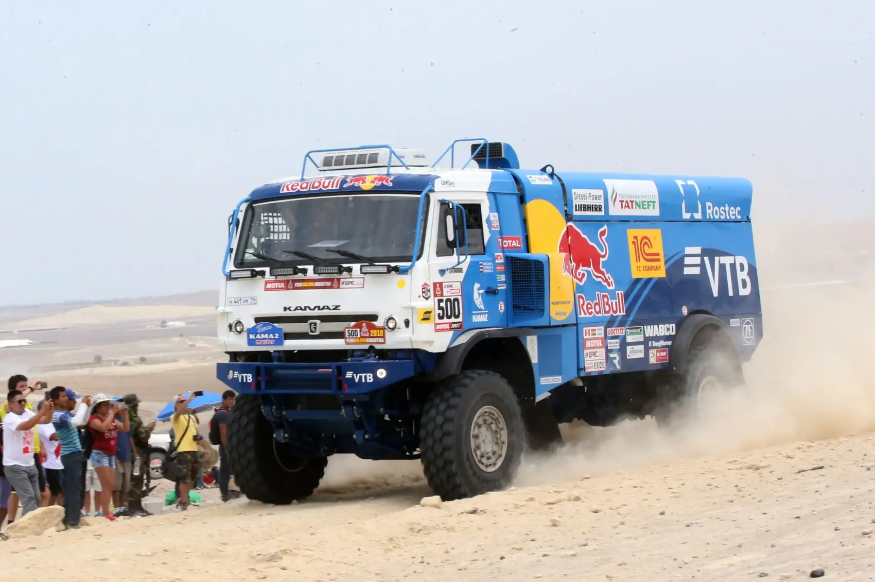 PISCO-PERÚ-07-ENERO. Corredores dan inicio a la segunda etapa del Dakar 2018, en Pozo Santo-Pisco. Foto: ANDINA/ Jhony Laurente