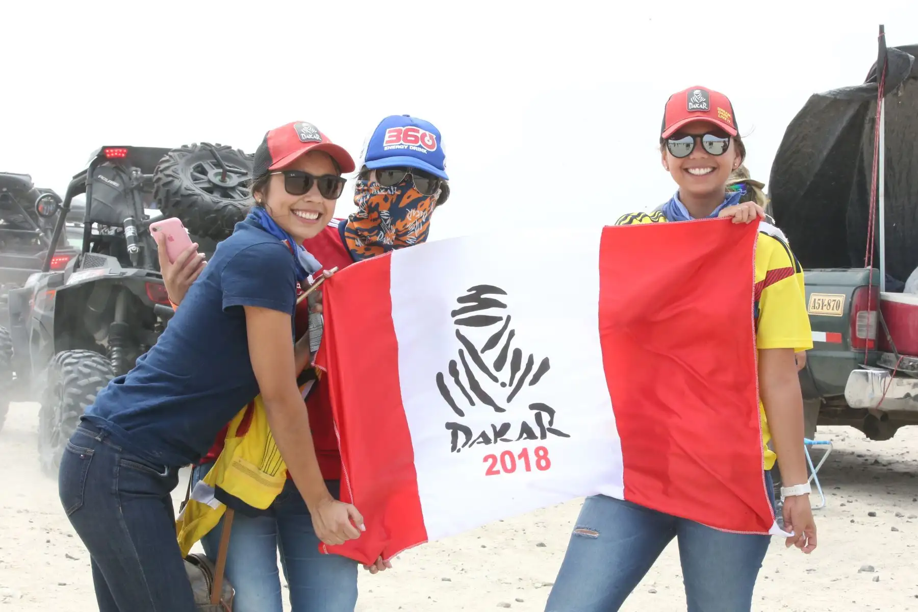 PISCO-PERÚ-07-ENERO. Miles de personas alentaron a los corredores durante la segunda etapa del Dakar 2018, en Pozo Santo-Pisco. Foto: ANDINA/ Jhony Laurente