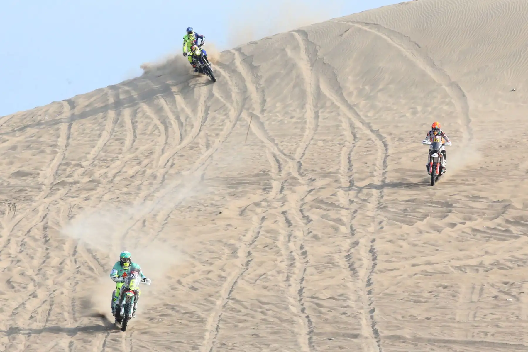 PISCO-PERÚ-08-ENERO. Corredores dan inicio a la tercera etapa  Pisco-Marcona del Dakar 2018, en Pozo Santo. Foto: ANDINA/ Jhony Laurente