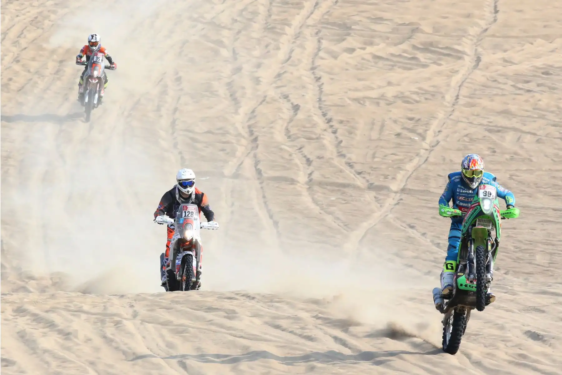PISCO-PERÚ-08-ENERO. Corredores dan inicio a la tercera etapa  Pisco-Marcona del Dakar 2018, en Pozo Santo. Foto: ANDINA/ Jhony Laurente