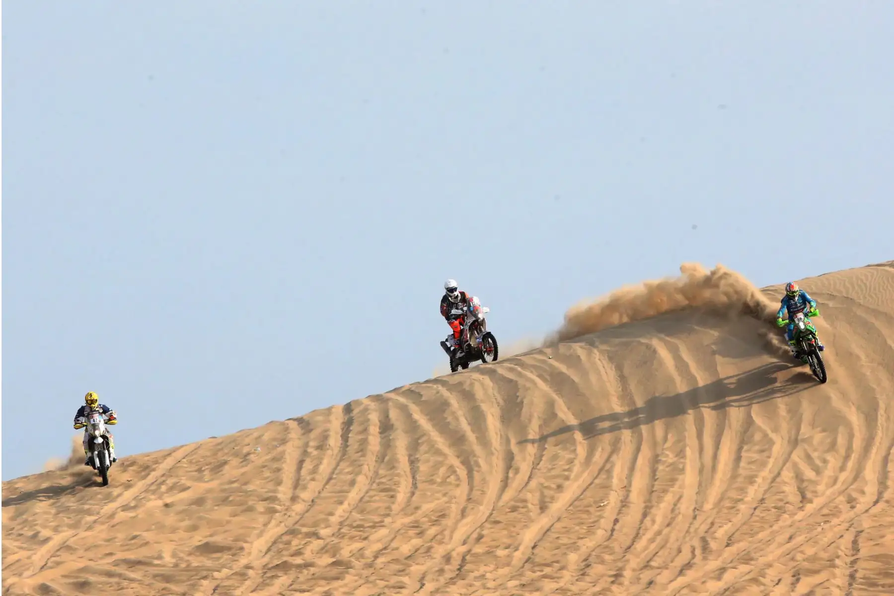 PISCO-PERÚ-08-ENERO. Corredores dan inicio a la tercera etapa  Pisco-Marcona del Dakar 2018, en Pozo Santo. Foto: ANDINA/ Jhony Laurente