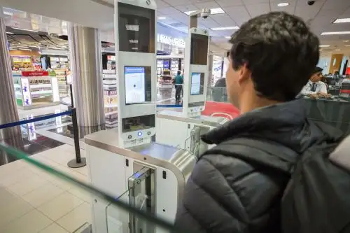 Pasajeros realizaron su control migratorio de ingreso y salida del país en solo segundos, en el Aeropuerto Internacional Jorge Chávez, usando Puertas Electrónicas (E-Gates), como en los mejores aeropuertos del mundo  Foto: ANDINA/Difusión
