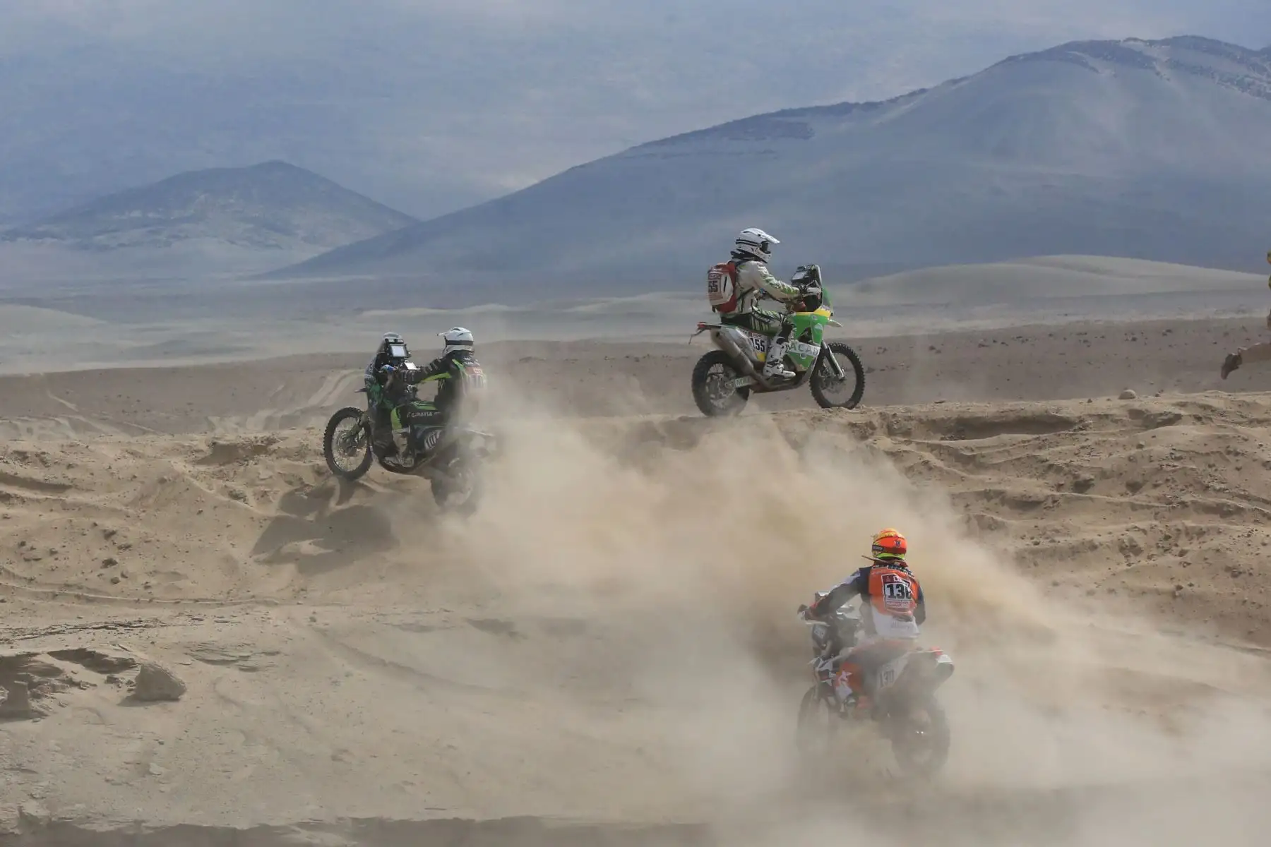 MARCONA-PERÚ-09-ENERO. Corredores compiten en  la cuarta etapa San Juan  de  Marcona del Dakar 2018, Foto: ANDINA/ Jhony Laurente