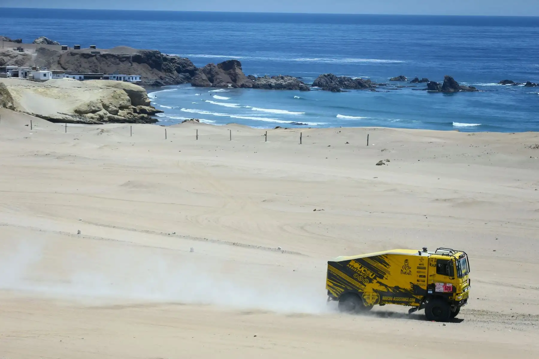ICA-PERÚ-09-ENERO. Corredores del Dakar 2018 recorren la ruta de la cuarta etapa del rally en el distrito de Marcona . Foto: ANDINA/Luis Iparraguirre