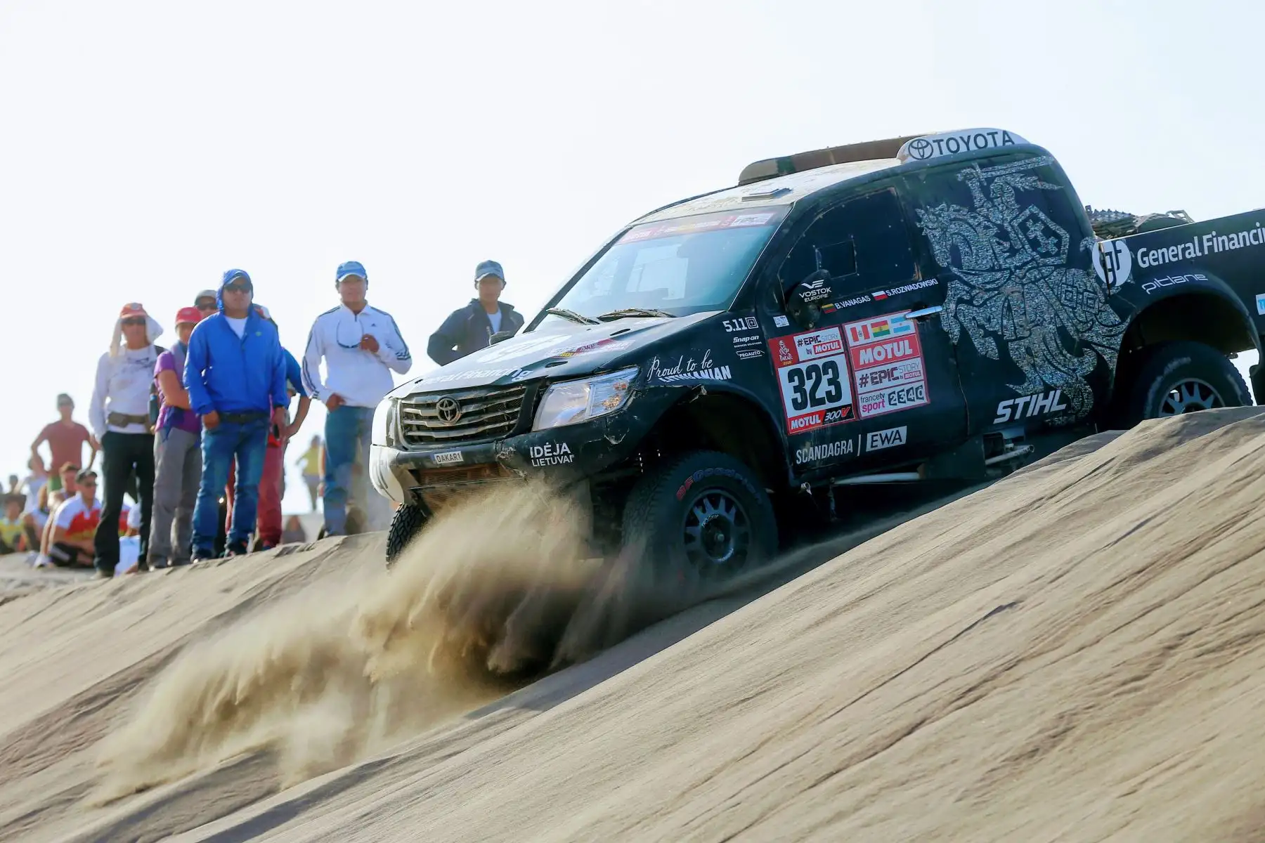 AREQUIPA-PERÚ-10-ENERO. Competidores del Dakar inician la quinta etapa del rally en el desierto de Tanaka, Arequipa. Foto: ANDINA/Luis Iparraguirre