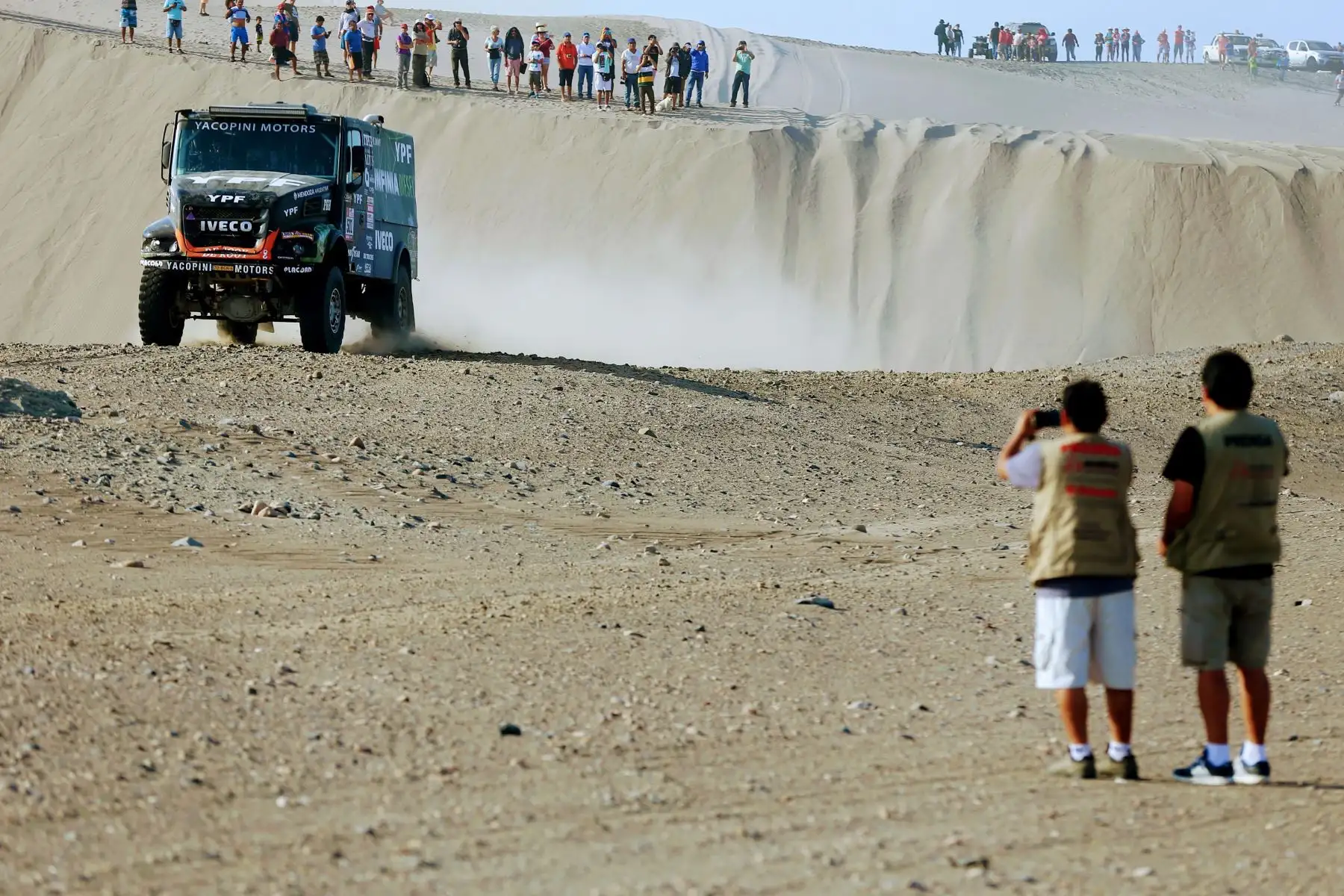 AREQUIPA-PERÚ-10-ENERO. Competidores del Dakar inician la quinta etapa del rally en el desierto de Tanaka, Arequipa. Foto: ANDINA/Luis Iparraguirre