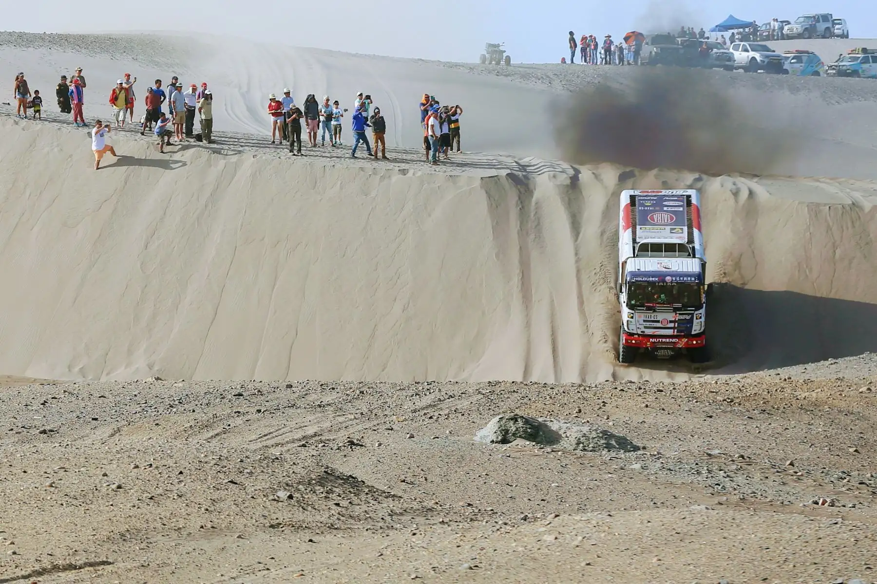 AREQUIPA-PERÚ-10-ENERO. Competidores del Dakar inician la quinta etapa del rally en el desierto de Tanaka, Arequipa. Foto: ANDINA/Luis Iparraguirre