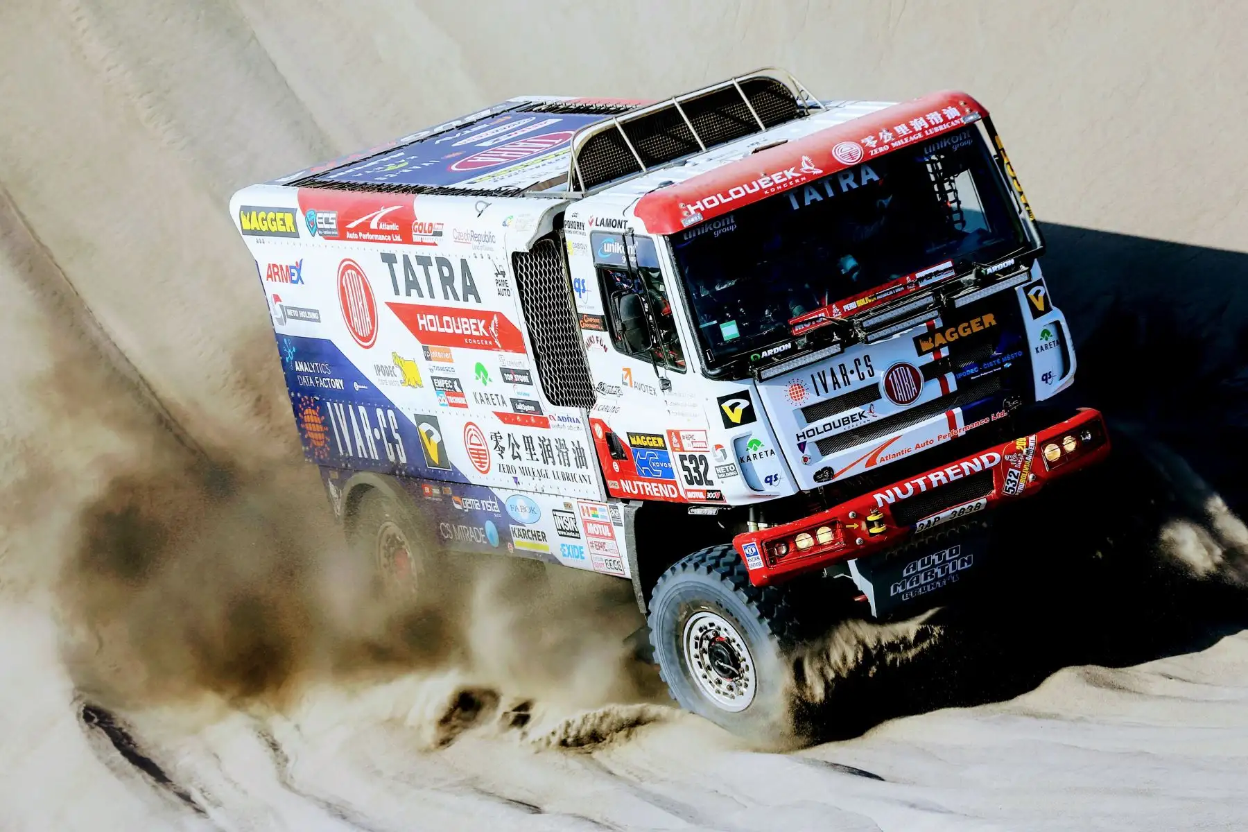 AREQUIPA-PERÚ-10-ENERO. Competidores del Dakar inician la quinta etapa del rally en el desierto de Tanaka, Arequipa. Foto: ANDINA/Luis Iparraguirre