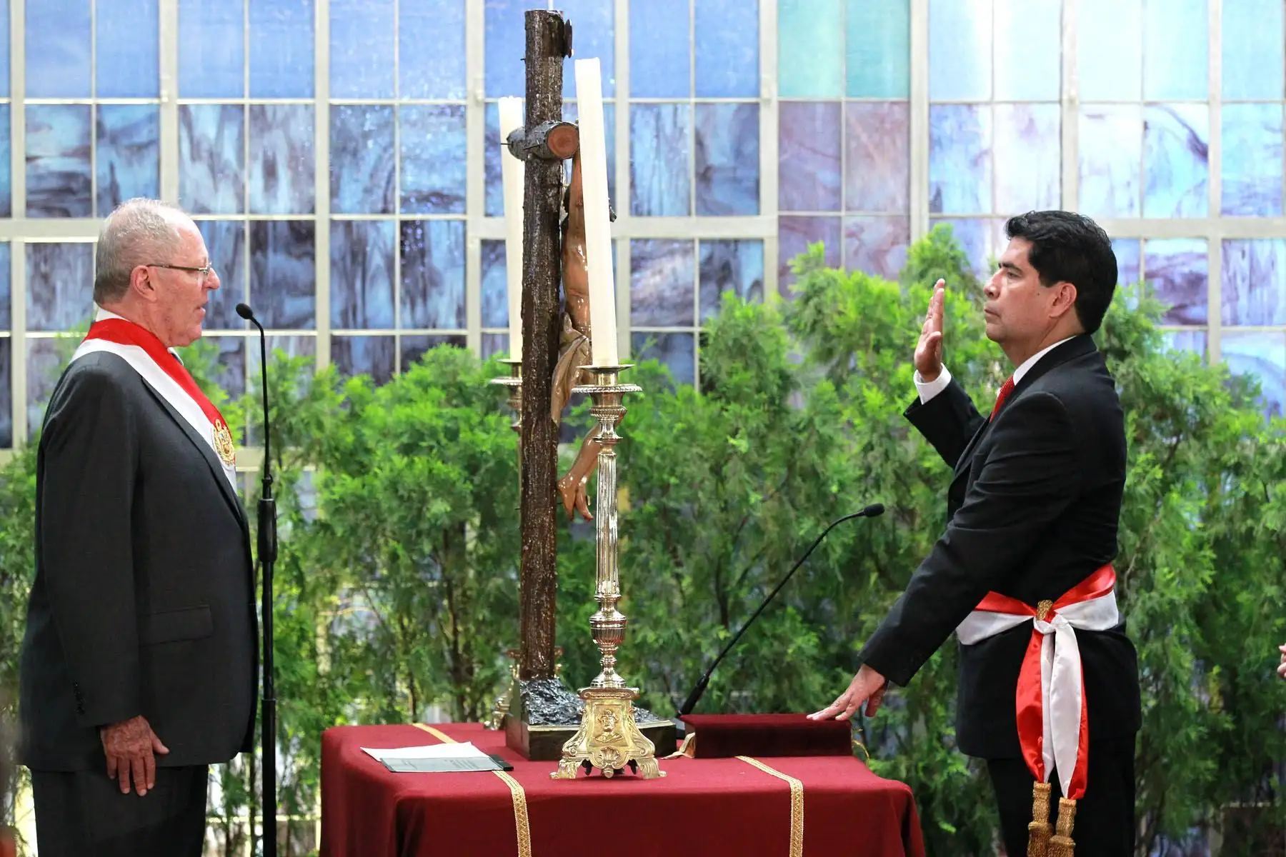 El indulto a Fujimori motivó la renuncia de varios ministros de Estado, lo que motivó una recomposición en el Gabinete Ministerial. Ingresan Javier Barreda, Abel Salinas, Alejandro Neyra, Vicente Romero, Ángela Grossheim y Lieneke Schol. Foto: ANDINA/Dante Zegarra
