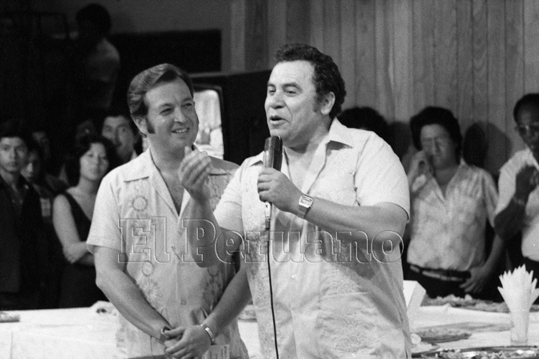 Lima - 12 abril 1980 / El compositor Augusto Polo Campos participó en el programa especial por el aniversario del programa "Primicias Deportivas" que conducen Rulito Pinasco y Roberto Salinas.