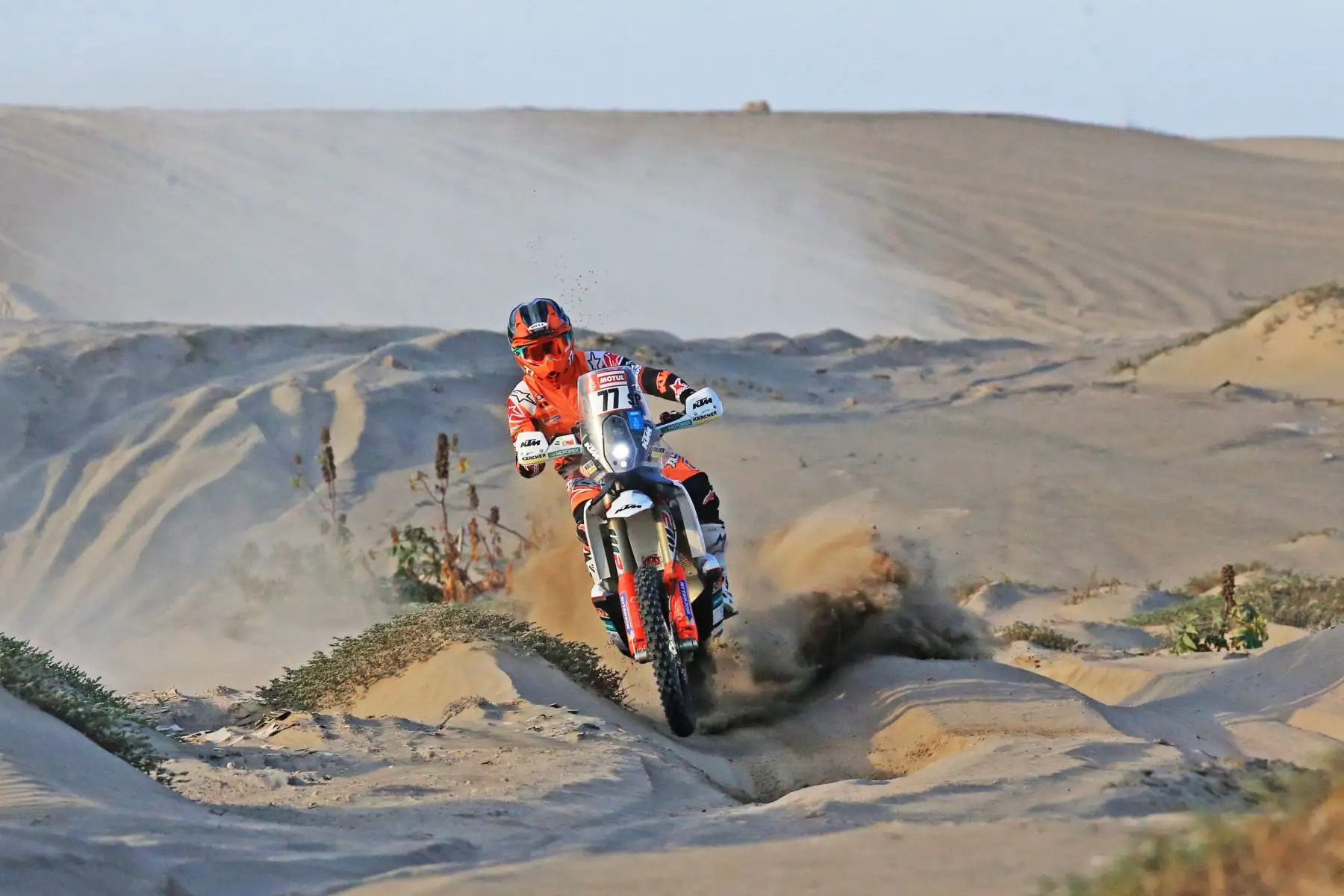MARCONA-PERÚ-10-ENERO. Corredores compiten en la quinta etapa San Juan de Marcona-Arequipa del Dakar 2018. Foto: ANDINA/Jhony Laurente