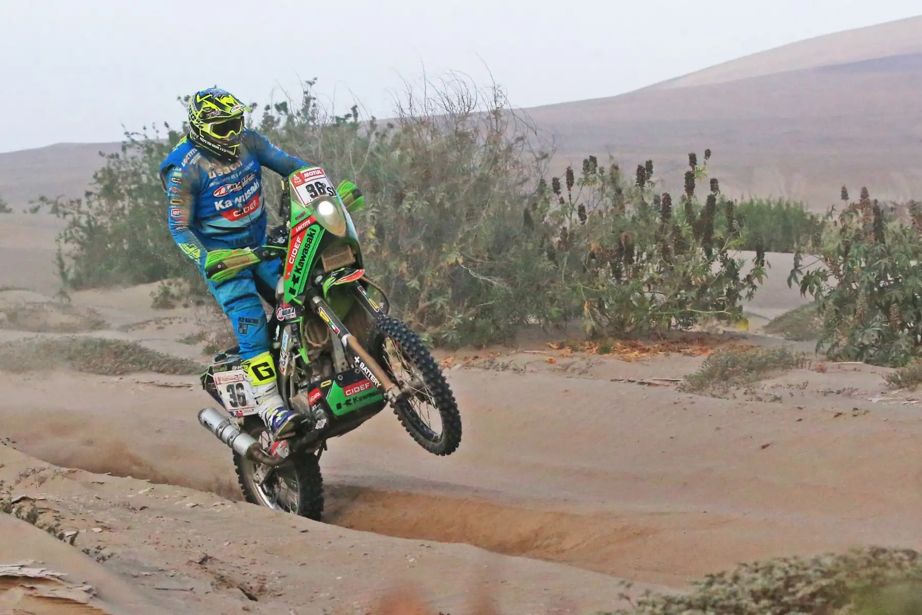 MARCONA-PERÚ-10-ENERO. Corredores compiten en la quinta etapa San Juan de Marcona-Arequipa del Dakar 2018. Foto: ANDINA/Jhony Laurente