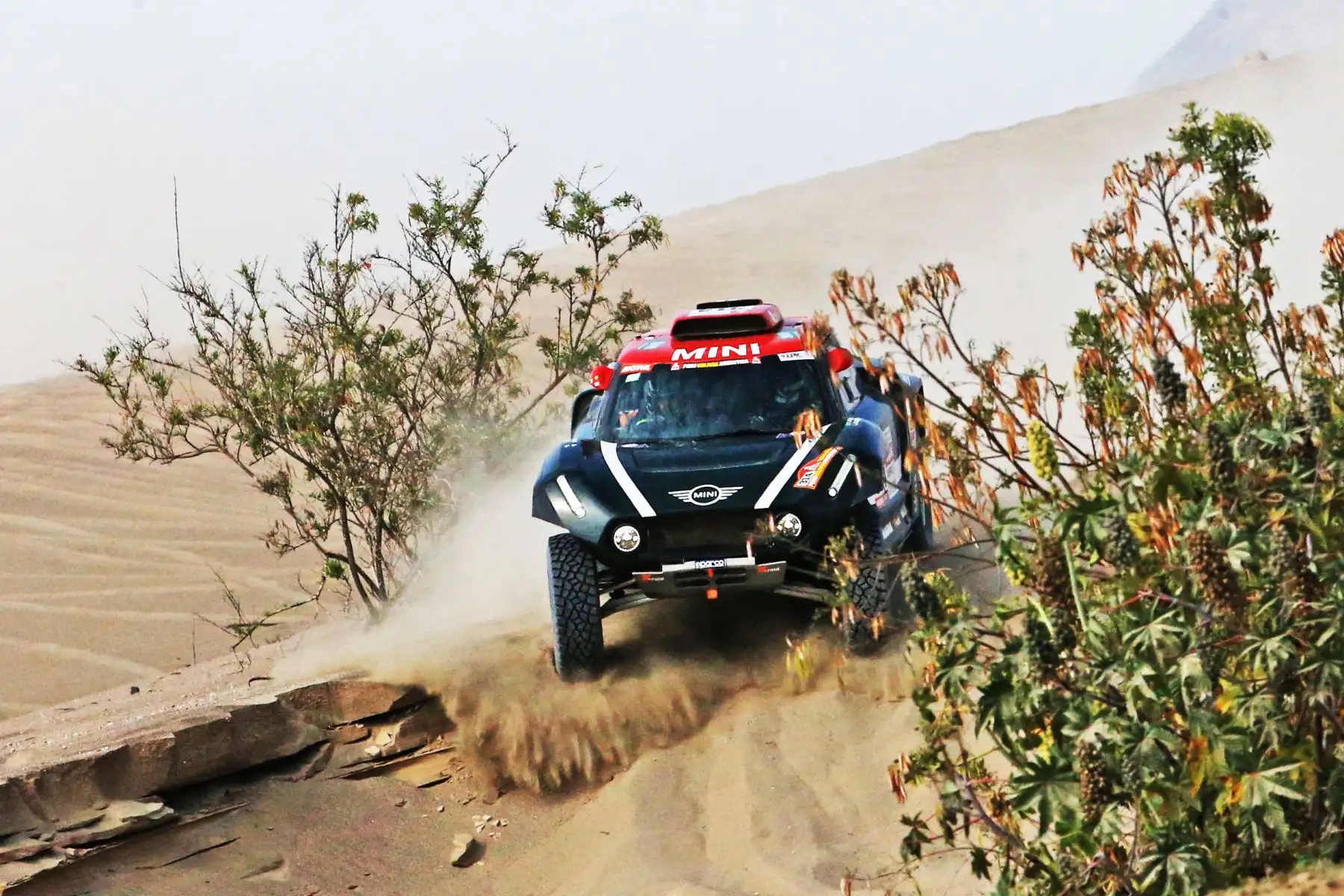 MARCONA-PERÚ-10-ENERO. Corredores compiten en la quinta etapa San Juan de Marcona-Arequipa del Dakar 2018. Foto: ANDINA/Jhony Laurente
