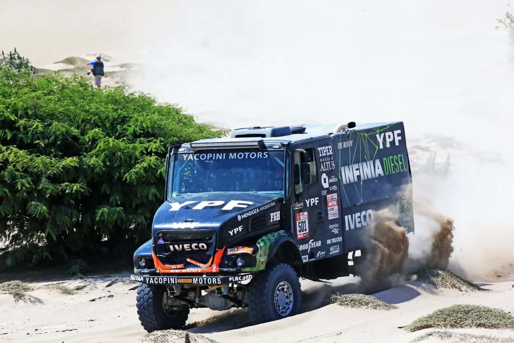 MARCONA-PERÚ-10-ENERO. Corredores compiten en la quinta etapa San Juan de Marcona-Arequipa del Dakar 2018. Foto: ANDINA/Jhony Laurente
